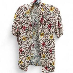 Women's 90s Leopard print button up shirt w floral details by notations Size S‎